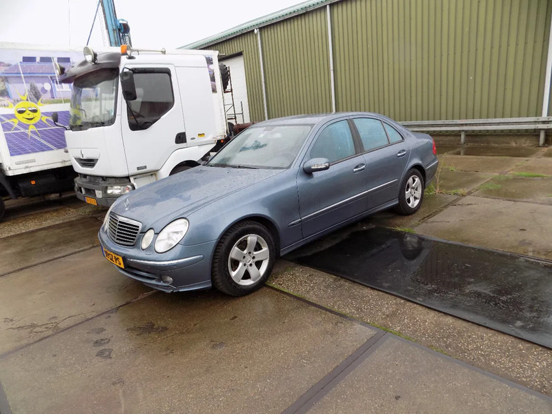 Mercedes-Benz E-Klasse 320 CDI sedan avantgarde - Automóvel: foto 4 Mercedes-Benz E-Klasse 320 CDI sedan avantgarde - Automóvel: foto 4