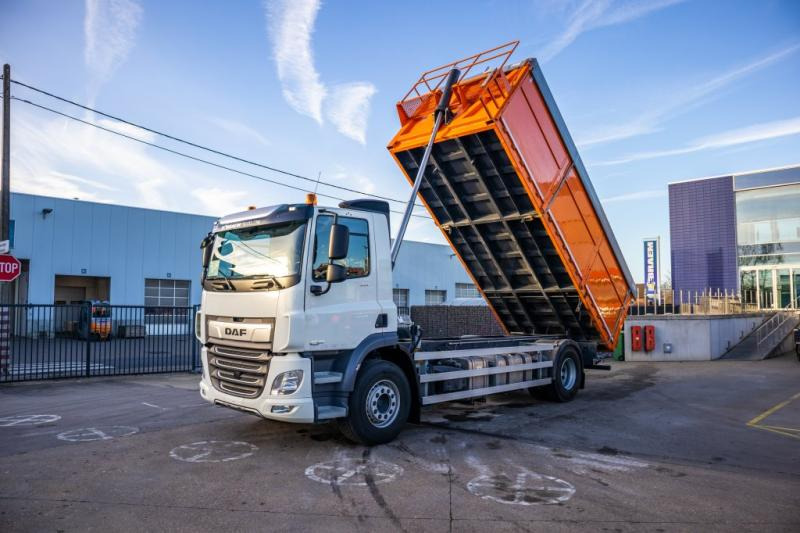 DAF CF 410-4x2 - 13 642 KM - 26m3 - Camião basculante: foto 1 DAF CF 410-4x2 - 13 642 KM - 26m3 - Camião basculante: foto 1