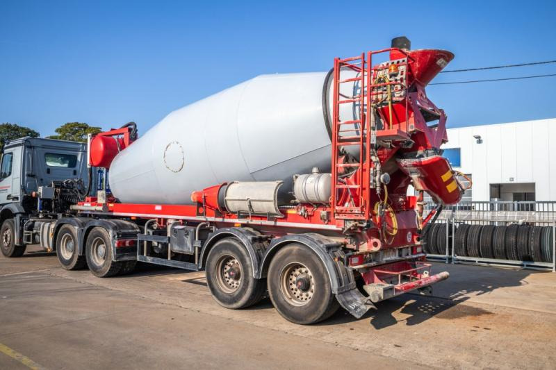 DE BUF BETON MIXER/MALAXEUR/MISCHER 12M3 - Semi-reboque betoneira: foto 4 DE BUF BETON MIXER/MALAXEUR/MISCHER 12M3 - Semi-reboque betoneira: foto 4