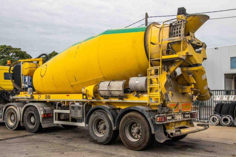 DE BUF BETON MIXER/MALAXEUR/MISCHER12M3 - Semi-reboque betoneira: foto 4 DE BUF BETON MIXER/MALAXEUR/MISCHER12M3 - Semi-reboque betoneira: foto 4