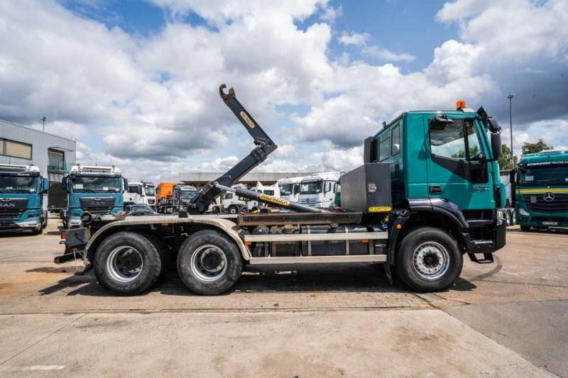Iveco TRAKKER 360-6x4-PALFINGER - Camião polibenne: foto 3 Iveco TRAKKER 360-6x4-PALFINGER - Camião polibenne: foto 3
