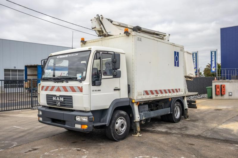 MAN LE 12.180 - COMILEV EN170TPC - Caminhão com plataforma aérea: foto 1 MAN LE 12.180 - COMILEV EN170TPC - Caminhão com plataforma aérea: foto 1