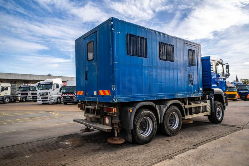 MAN TGA 33.363 FDAK- 6x6 + LABO - Camião furgão: foto 4 MAN TGA 33.363 FDAK- 6x6 + LABO - Camião furgão: foto 4