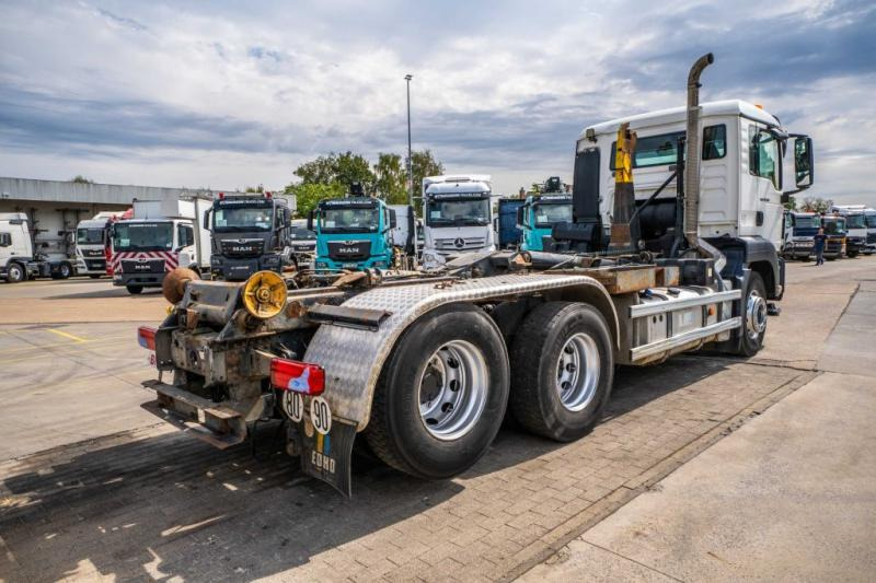 MAN TGS 28.360 BL+INTARDER+10 Pneus/tires - Camião polibenne: foto 4 MAN TGS 28.360 BL+INTARDER+10 Pneus/tires - Camião polibenne: foto 4