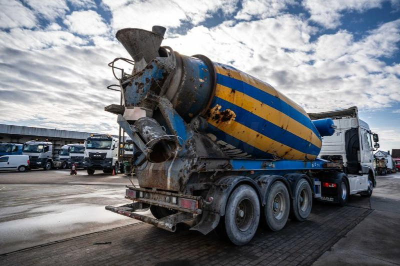 MULLER BETON MIXER/MALAXEUR/MISCHER LIEBHERR 12M3 - Semi-reboque betoneira: foto 4 MULLER BETON MIXER/MALAXEUR/MISCHER LIEBHERR 12M3 - Semi-reboque betoneira: foto 4