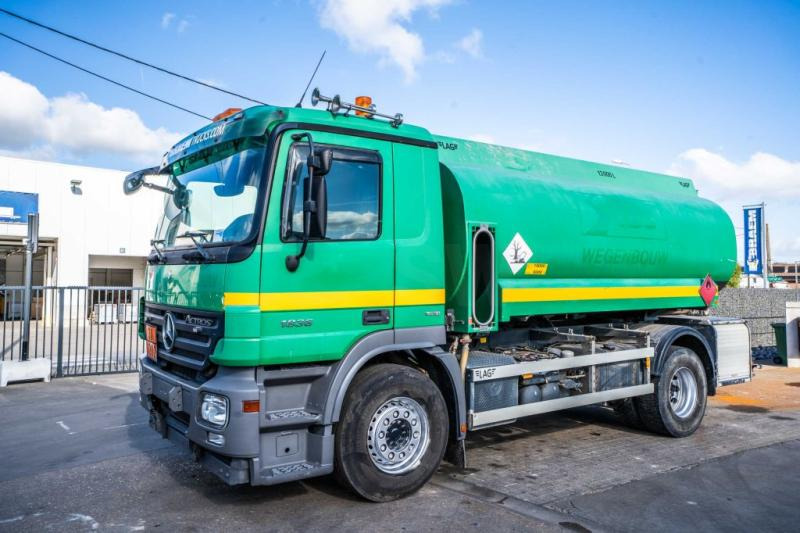 Mercedes ACTROS 1836 - LAG 13 600 LITER - Camião cisterna: foto 1 Mercedes ACTROS 1836 - LAG 13 600 LITER - Camião cisterna: foto 1