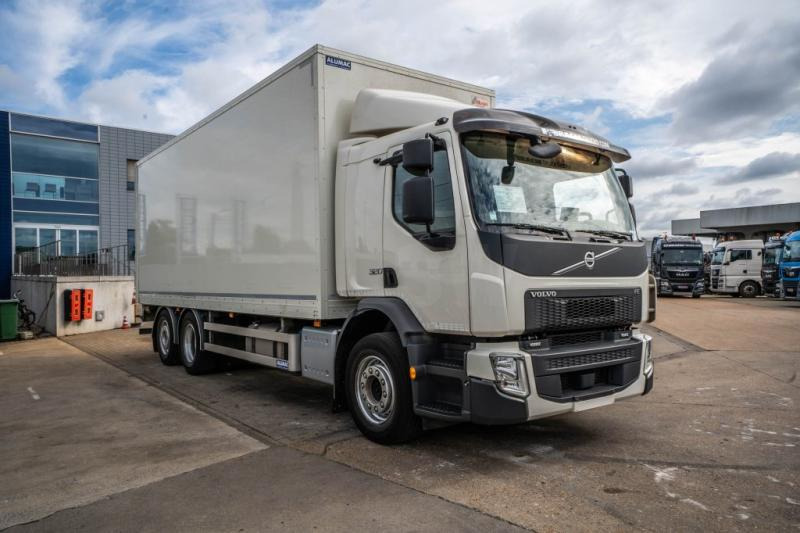 Volvo FE 320 -6X2 +DHOLLANDIA 2.5T- 194.400 KM - Camião furgão: foto 2 Volvo FE 320 -6X2 +DHOLLANDIA 2.5T- 194.400 KM - Camião furgão: foto 2