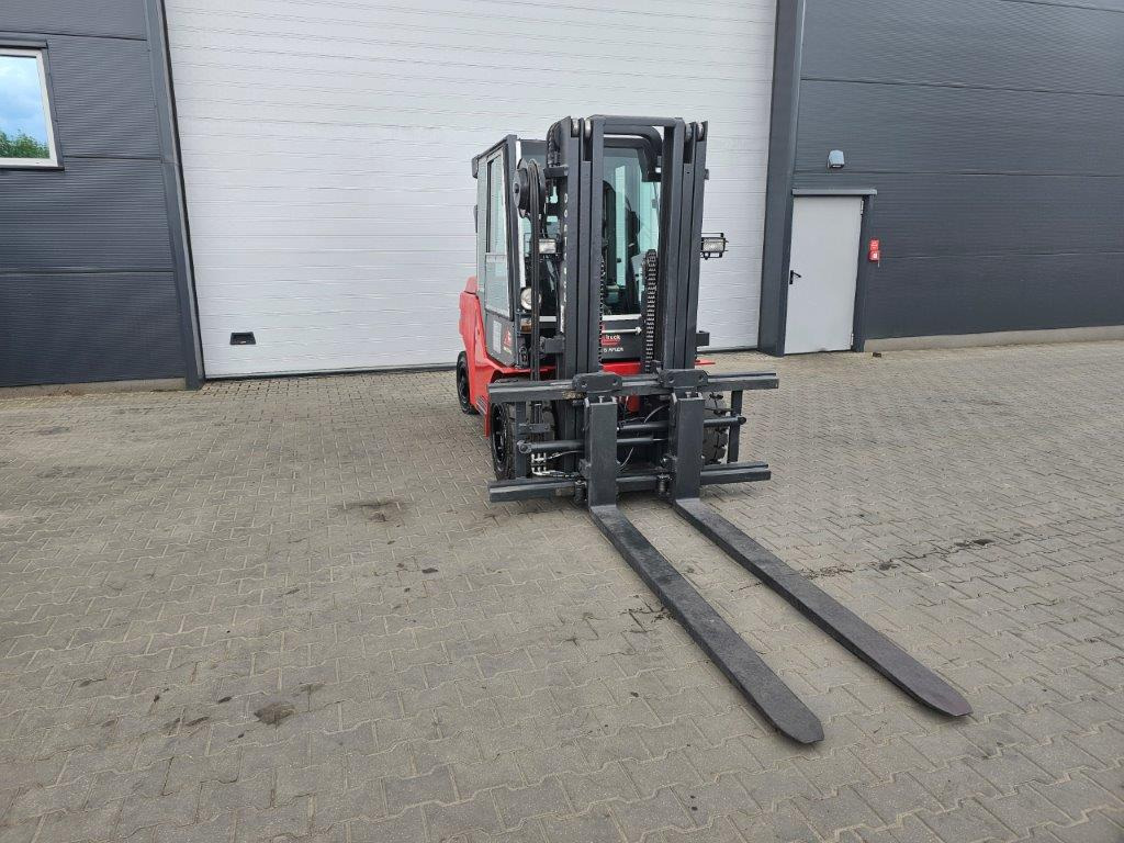 Dan Truck 8450DG Container-Indoor-Stapler -TRIPLEX - Empilhador a diesel: foto 5 Dan Truck 8450DG Container-Indoor-Stapler -TRIPLEX - Empilhador a diesel: foto 5