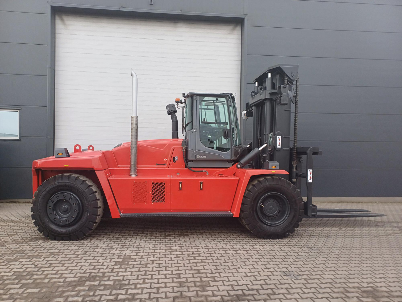 Kalmar DCG250-12LB - Empilhador a diesel: foto 4 Kalmar DCG250-12LB - Empilhador a diesel: foto 4