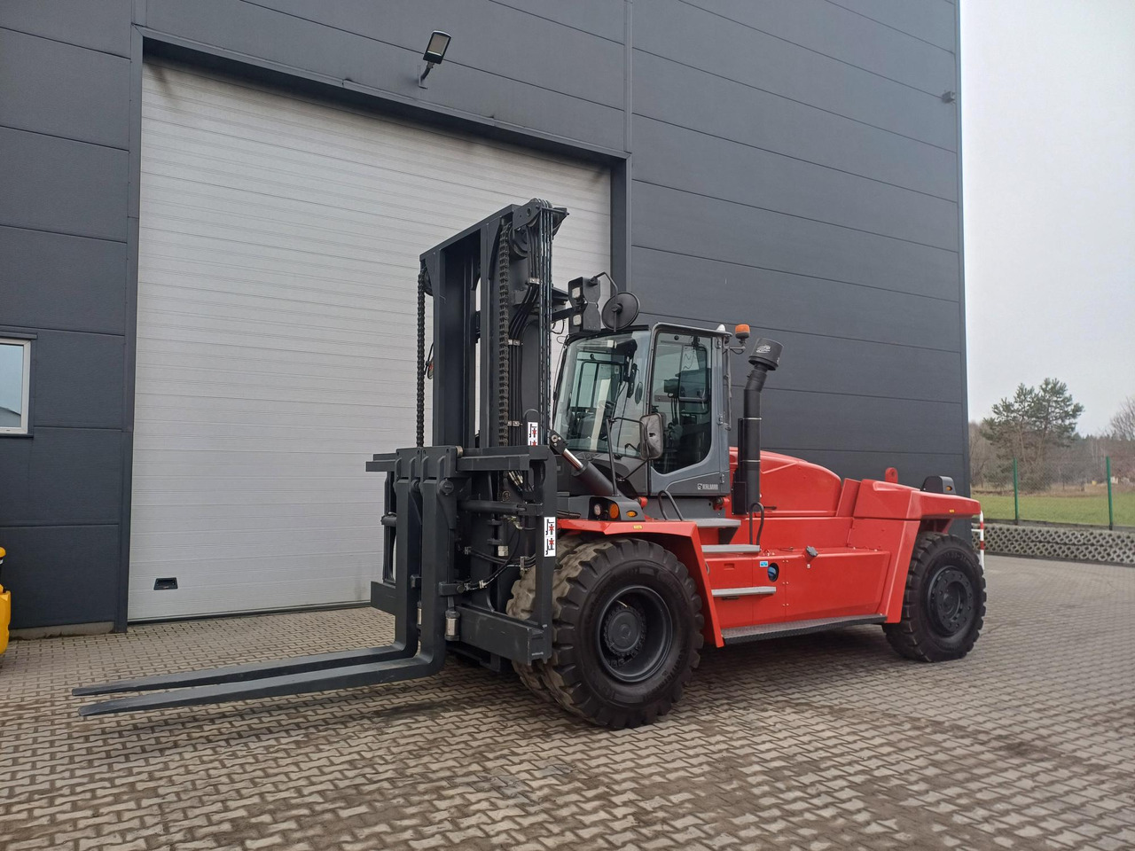 Kalmar DCG250-12LB - Empilhador a diesel: foto 1 Kalmar DCG250-12LB - Empilhador a diesel: foto 1