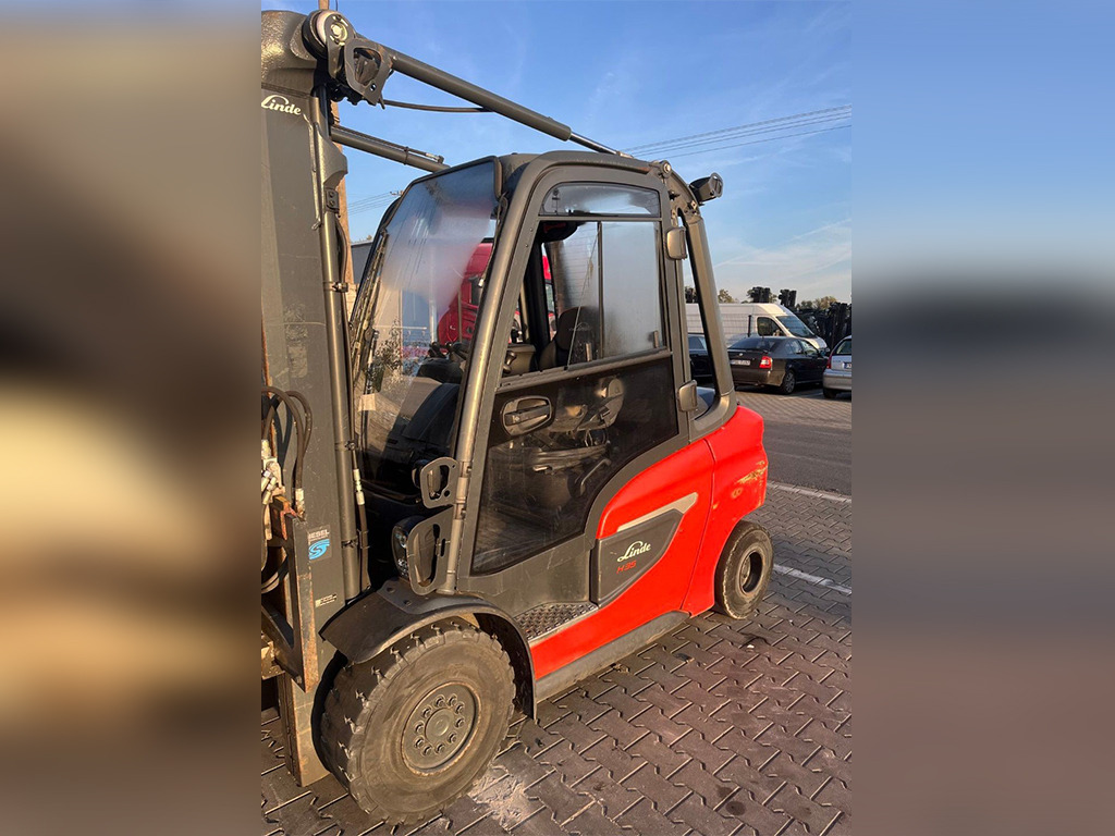 Linde H35D-01 - TRIPLEX - Empilhador a diesel: foto 1 Linde H35D-01 - TRIPLEX - Empilhador a diesel: foto 1