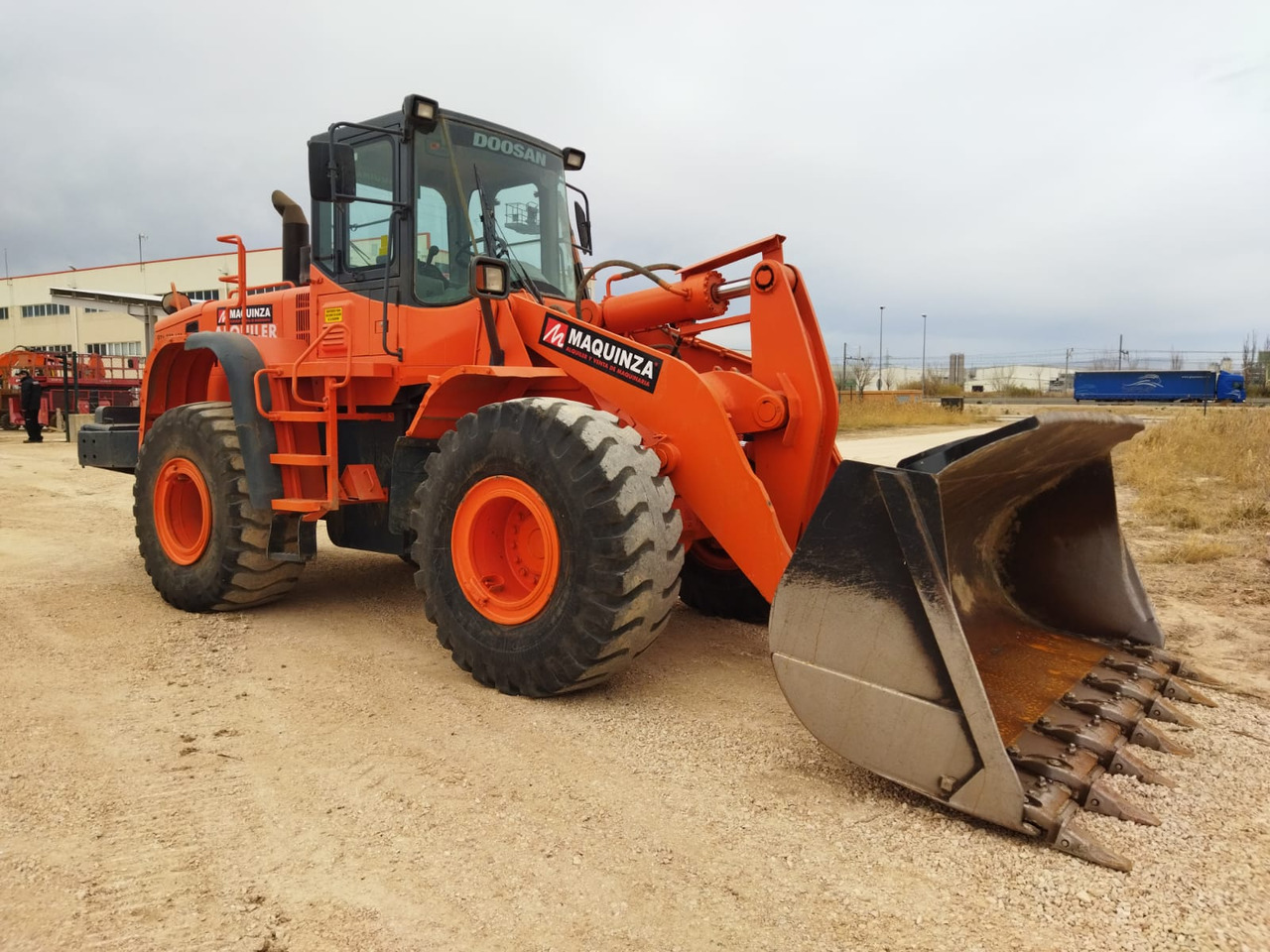 DOOSAN DL300 - Pá carregadora de rodas: foto 2 DOOSAN DL300 - Pá carregadora de rodas: foto 2