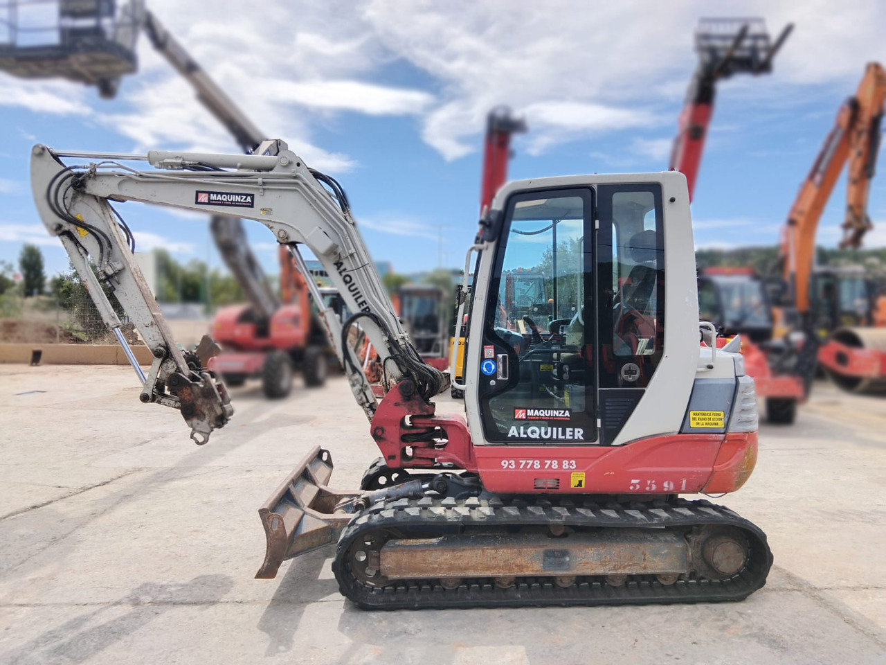 TAKEUCHI TB250 - Mini escavadeira: foto 1 TAKEUCHI TB250 - Mini escavadeira: foto 1