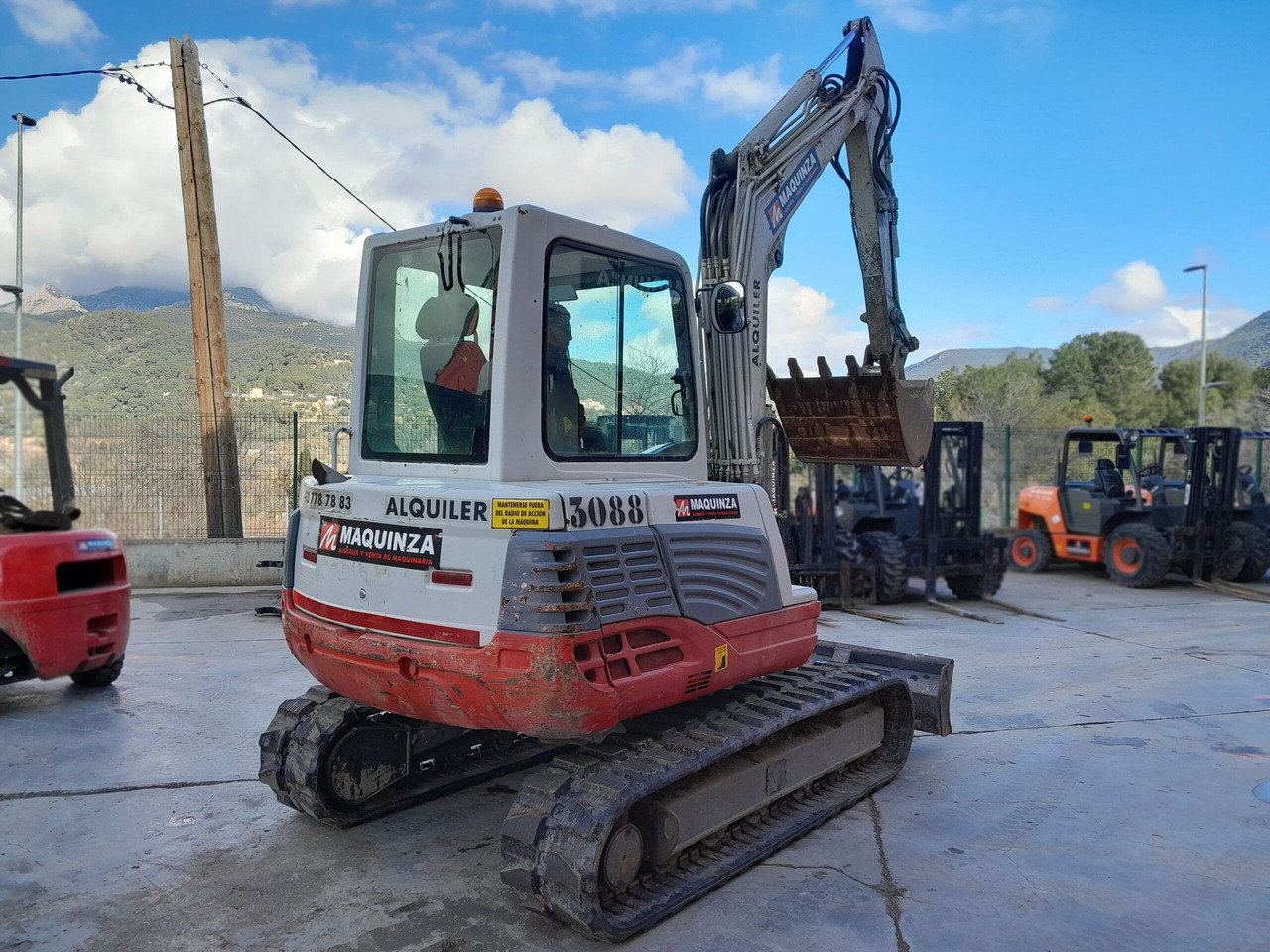 TAKEUCHI TB250 - Mini escavadeira: foto 2 TAKEUCHI TB250 - Mini escavadeira: foto 2