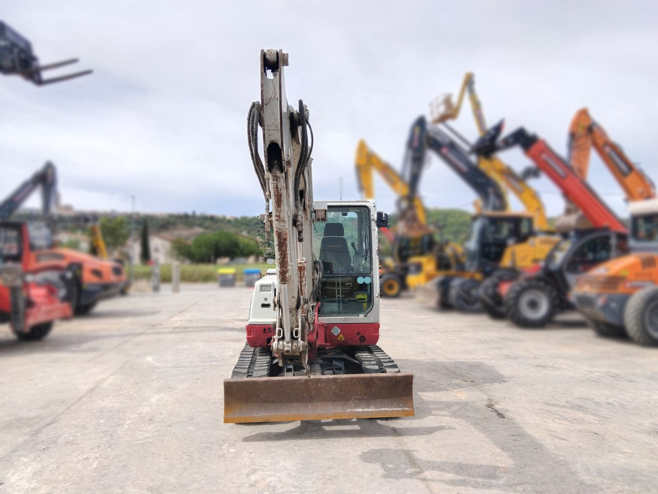 TAKEUCHI TB250 - Mini escavadeira: foto 4 TAKEUCHI TB250 - Mini escavadeira: foto 4