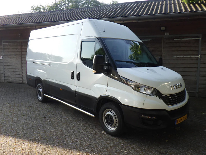 Iveco Daily 35S14 L3/ H2 Hi Matic Automaat / Trekhaak - Furgão: foto 2 Iveco Daily 35S14 L3/ H2 Hi Matic Automaat / Trekhaak - Furgão: foto 2
