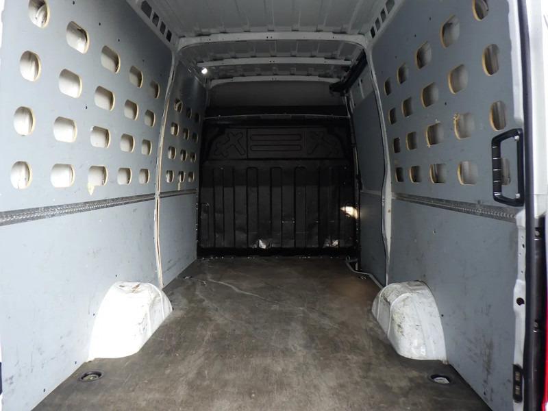 Iveco Daily 35S14 L3/ H2 Hi Matic Automaat / Trekhaak - Furgão: foto 5 Iveco Daily 35S14 L3/ H2 Hi Matic Automaat / Trekhaak - Furgão: foto 5