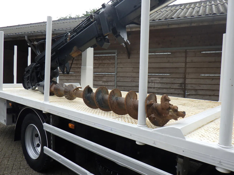 Iveco EuroCargo 140 140-250 / 6 cilinder / Manual /Bladgeveerd / Hiab X-HIDUO 158 Radiografisch / Drilling / Winch - Camião grua: foto 5 Iveco EuroCargo 140 140-250 / 6 cilinder / Manual /Bladgeveerd / Hiab X-HIDUO 158 Radiografisch / Drilling / Winch - Camião grua: foto 5