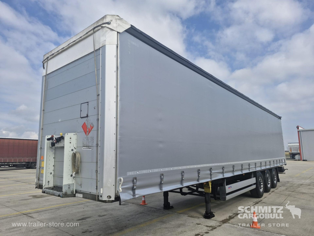SCHMITZ Curtainsider Standard - Semi-reboque de lona: foto 1 SCHMITZ Curtainsider Standard - Semi-reboque de lona: foto 1