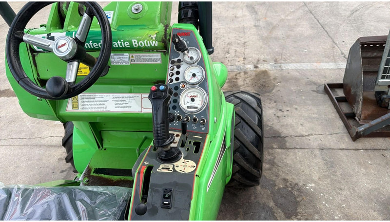 Mini pá carregadora de rastos Avant 745 TDL (BELGIAN MACHINE / TOP CONDITION / 4X4 OPTIDRIVE / INCL ATTACHMENTS): foto 9 Mini pá carregadora de rastos Avant 745 TDL (BELGIAN MACHINE / TOP CONDITION / 4X4 OPTIDRIVE / INCL ATTACHMENTS): foto 9