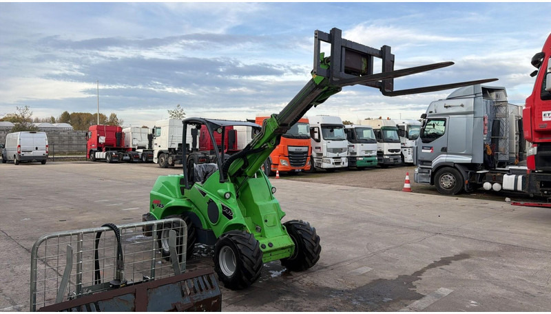 Avant 745 TDL (BELGIAN MACHINE / TOP CONDITION / 4X4 OPTIDRIVE / INCL ATTACHMENTS) - Mini pá carregadora de rastos: foto 2 Avant 745 TDL (BELGIAN MACHINE / TOP CONDITION / 4X4 OPTIDRIVE / INCL ATTACHMENTS) - Mini pá carregadora de rastos: foto 2