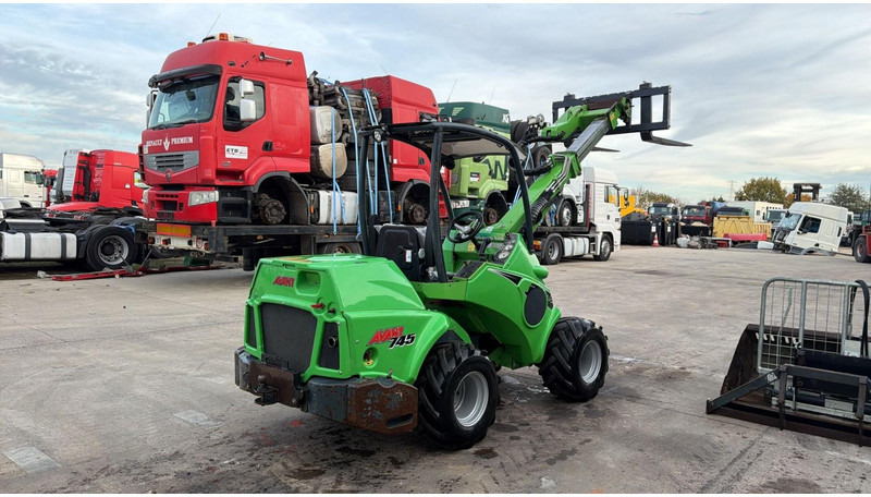 Avant 745 TDL (BELGIAN MACHINE / TOP CONDITION / 4X4 OPTIDRIVE / INCL ATTACHMENTS) - Mini pá carregadora de rastos: foto 5 Avant 745 TDL (BELGIAN MACHINE / TOP CONDITION / 4X4 OPTIDRIVE / INCL ATTACHMENTS) - Mini pá carregadora de rastos: foto 5