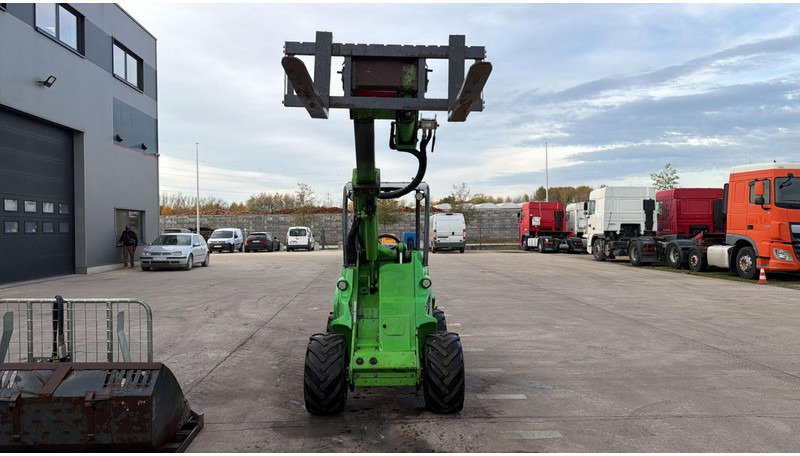 Avant 745 TDL (BELGIAN MACHINE / TOP CONDITION / 4X4 OPTIDRIVE / INCL ATTACHMENTS) - Mini pá carregadora de rastos: foto 3 Avant 745 TDL (BELGIAN MACHINE / TOP CONDITION / 4X4 OPTIDRIVE / INCL ATTACHMENTS) - Mini pá carregadora de rastos: foto 3