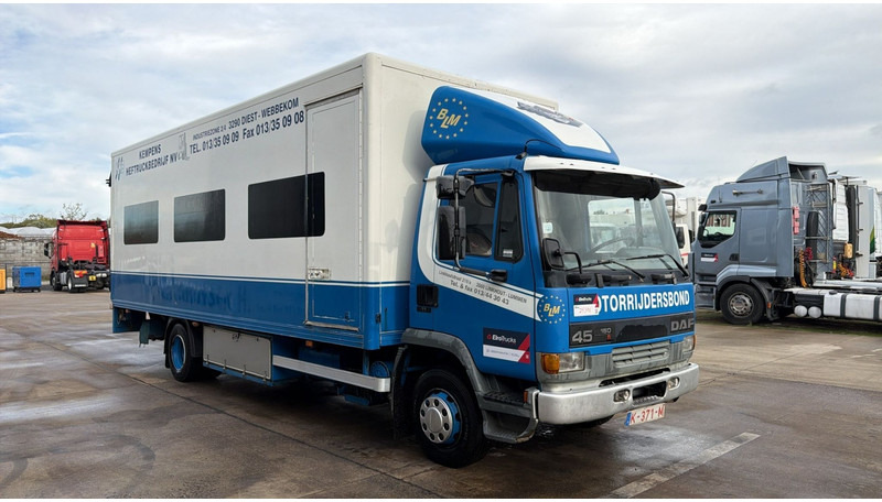 DAF 45 ATI 150 (BELGIAN TRUCK / STEEL SUSP. / LAMES / PERFECT CONDITION / LIFT) - Camião furgão: foto 2 DAF 45 ATI 150 (BELGIAN TRUCK / STEEL SUSP. / LAMES / PERFECT CONDITION / LIFT) - Camião furgão: foto 2
