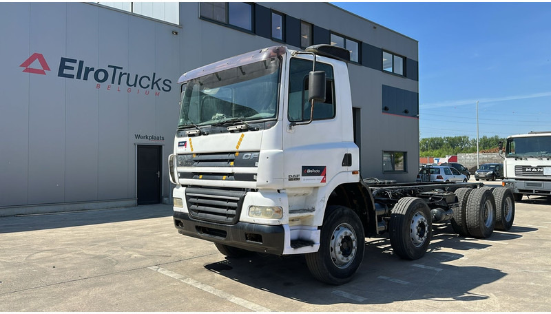 DAF 85 CF 430 (EURO 3 / MANUAL GEARBOX / BOITE MANUELLE / BIG HUB / 8X4 / STEEL SUSP. / LAMES) - Camião chassi: foto 1 DAF 85 CF 430 (EURO 3 / MANUAL GEARBOX / BOITE MANUELLE / BIG HUB / 8X4 / STEEL SUSP. / LAMES) - Camião chassi: foto 1