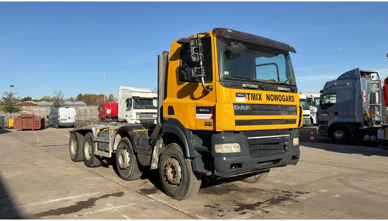 DAF CF 85.360 (BOITE MANUELLE / MANUAL GEARBOX / BIG HUB / GRAND PONT / LAMES / 8X4) - Camião chassi: foto 3 DAF CF 85.360 (BOITE MANUELLE / MANUAL GEARBOX / BIG HUB / GRAND PONT / LAMES / 8X4) - Camião chassi: foto 3