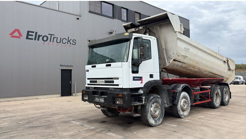 Iveco EUROTRAKKER 320 E 35 (GRAND PONT / LAMES / POMPE MANUELLE / 8X4 / CURSOR 8) - Camião basculante: foto 1 Iveco EUROTRAKKER 320 E 35 (GRAND PONT / LAMES / POMPE MANUELLE / 8X4 / CURSOR 8) - Camião basculante: foto 1