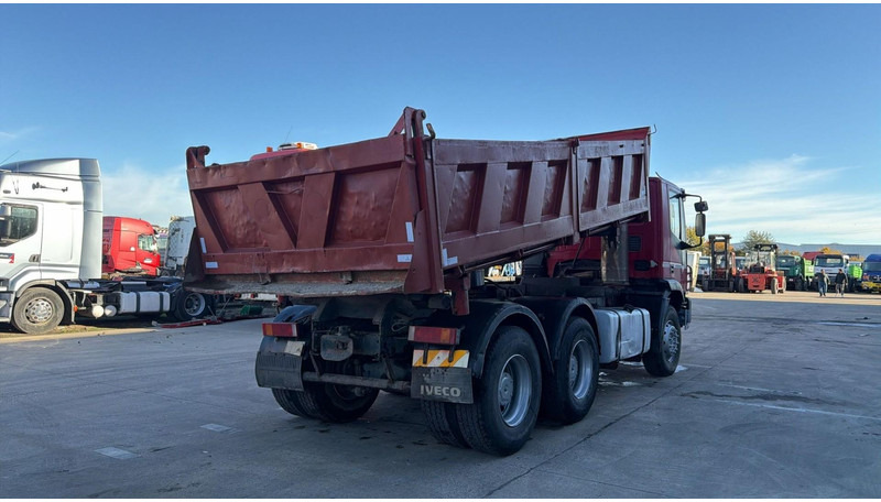 Iveco Eurotrakker 260 E 34 (POMPE MANUELLE / MANUAL PUMP / LAMES / GRAND PONT / BOITE MANUELLE) - Camião basculante: foto 4 Iveco Eurotrakker 260 E 34 (POMPE MANUELLE / MANUAL PUMP / LAMES / GRAND PONT / BOITE MANUELLE) - Camião basculante: foto 4