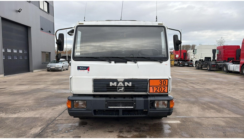 MAN 10.153 (7500L / FULL STEEL / LAMES / BOITE MANUELLE / MANUAL GEARBOX) - Camião cisterna: foto 5 MAN 10.153 (7500L / FULL STEEL / LAMES / BOITE MANUELLE / MANUAL GEARBOX) - Camião cisterna: foto 5