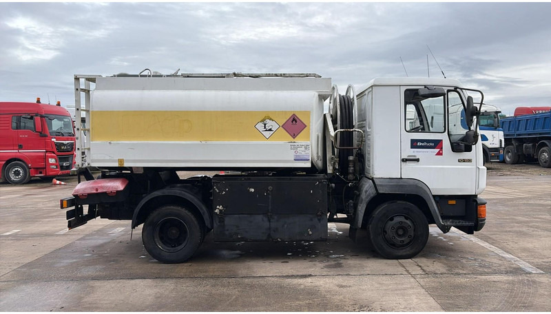 MAN 10.153 (7500L / FULL STEEL / LAMES / BOITE MANUELLE / MANUAL GEARBOX) - Camião cisterna: foto 3 MAN 10.153 (7500L / FULL STEEL / LAMES / BOITE MANUELLE / MANUAL GEARBOX) - Camião cisterna: foto 3