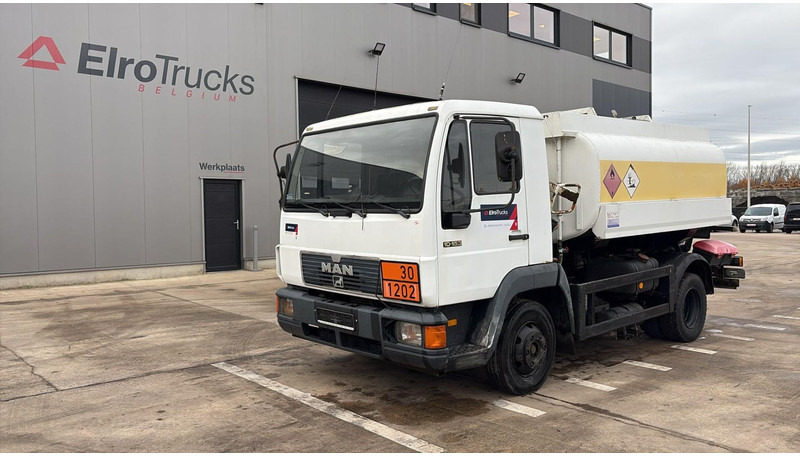 MAN 10.153 (7500L / FULL STEEL / LAMES / BOITE MANUELLE / MANUAL GEARBOX) - Camião cisterna: foto 1 MAN 10.153 (7500L / FULL STEEL / LAMES / BOITE MANUELLE / MANUAL GEARBOX) - Camião cisterna: foto 1