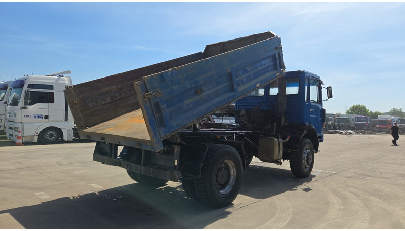 MAN 16.170 (4X4 / STEEL SUSP. / 6 CYLINDER / MANUAL PUMP / BIG HUB / LAMES) - Camião basculante: foto 4 MAN 16.170 (4X4 / STEEL SUSP. / 6 CYLINDER / MANUAL PUMP / BIG HUB / LAMES) - Camião basculante: foto 4