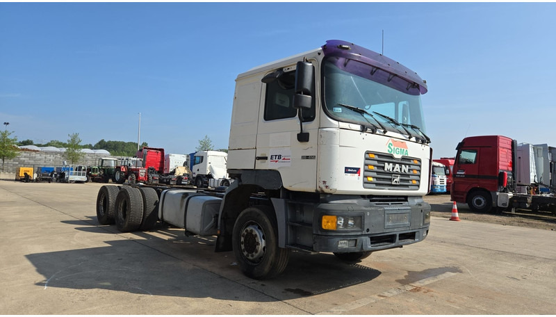MAN 26.414 (6X4 / 6 CYLINDER / MANUAL GEARBOX / 10 TYRES / LONG CHASSIS / EURO 2) - Camião chassi: foto 3 MAN 26.414 (6X4 / 6 CYLINDER / MANUAL GEARBOX / 10 TYRES / LONG CHASSIS / EURO 2) - Camião chassi: foto 3