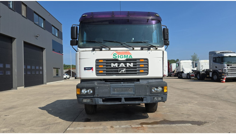 MAN 26.414 (6X4 / 6 CYLINDER / MANUAL GEARBOX / 10 TYRES / LONG CHASSIS / EURO 2) - Camião chassi: foto 2 MAN 26.414 (6X4 / 6 CYLINDER / MANUAL GEARBOX / 10 TYRES / LONG CHASSIS / EURO 2) - Camião chassi: foto 2