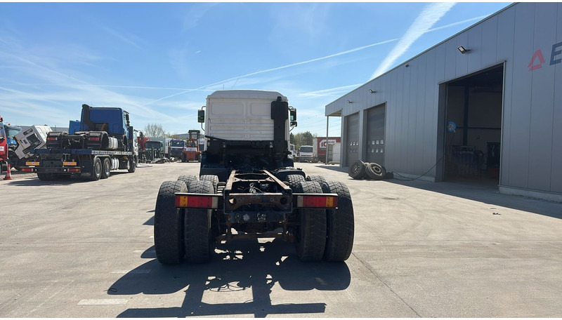 MAN 33.464 (6 CYLINDER / EURO 2 / SEMI MANUAL PUMP / BIG AXLE / STEEL SUSP. / LAMES) - Camião chassi: foto 5 MAN 33.464 (6 CYLINDER / EURO 2 / SEMI MANUAL PUMP / BIG AXLE / STEEL SUSP. / LAMES) - Camião chassi: foto 5