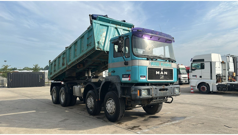 MAN 36.403 (8X6 / LAMES / STEEL SUSP. / BIG AXLE / 6 CYLINDER) - Camião basculante: foto 2 MAN 36.403 (8X6 / LAMES / STEEL SUSP. / BIG AXLE / 6 CYLINDER) - Camião basculante: foto 2