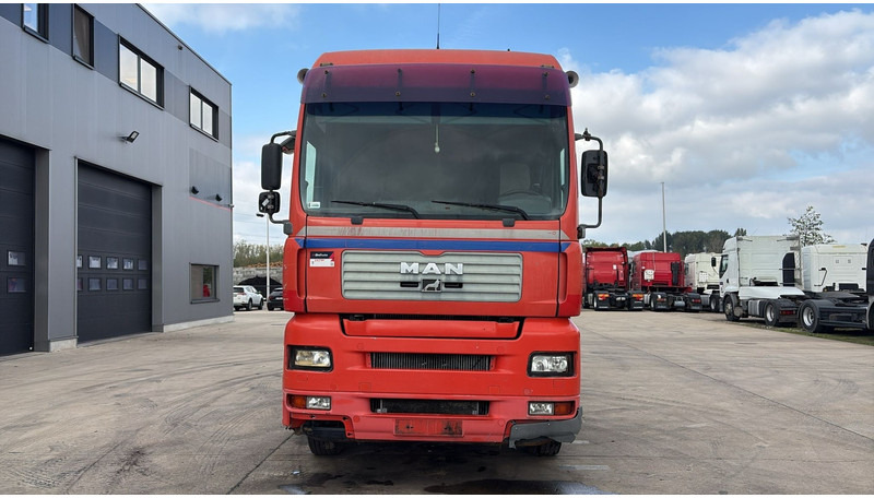MAN TGA 18.410 (POMPE MANUELLE / MANUAL PUMP / BOITE MANUELLE / MANUAL GEARBOX) - Camião chassi: foto 2 MAN TGA 18.410 (POMPE MANUELLE / MANUAL PUMP / BOITE MANUELLE / MANUAL GEARBOX) - Camião chassi: foto 2