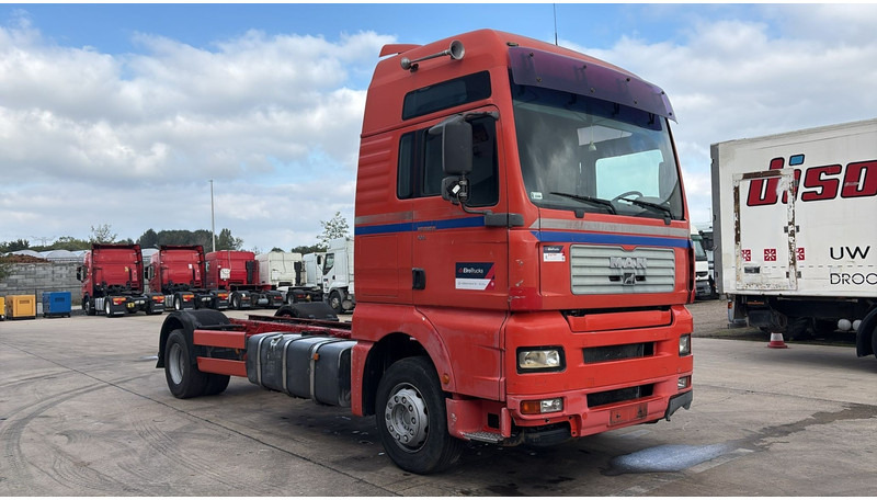 MAN TGA 18.410 (POMPE MANUELLE / MANUAL PUMP / BOITE MANUELLE / MANUAL GEARBOX) - Camião chassi: foto 3 MAN TGA 18.410 (POMPE MANUELLE / MANUAL PUMP / BOITE MANUELLE / MANUAL GEARBOX) - Camião chassi: foto 3