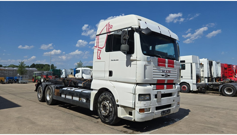 MAN TGA 26.440 (MANUAL GEARBOX / FRONT STEEL / 6X2 / BOITE MANUELLE / DEVANT LAMES) - Camião chassi: foto 4 MAN TGA 26.440 (MANUAL GEARBOX / FRONT STEEL / 6X2 / BOITE MANUELLE / DEVANT LAMES) - Camião chassi: foto 4