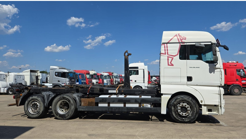 MAN TGA 26.440 (MANUAL GEARBOX / FRONT STEEL / 6X2 / BOITE MANUELLE / DEVANT LAMES) - Camião chassi: foto 3 MAN TGA 26.440 (MANUAL GEARBOX / FRONT STEEL / 6X2 / BOITE MANUELLE / DEVANT LAMES) - Camião chassi: foto 3