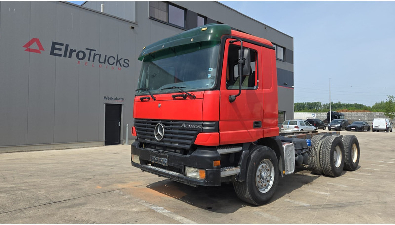 Mercedes-Benz ACTROS 2640 (EPS / 3 PEDALES / V6 / LAMES / GRAND PONT / EURO 2 / SEMI-AUTO) - Camião chassi: foto 1 Mercedes-Benz ACTROS 2640 (EPS / 3 PEDALES / V6 / LAMES / GRAND PONT / EURO 2 / SEMI-AUTO) - Camião chassi: foto 1