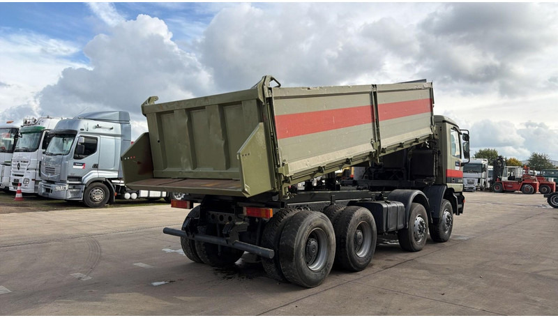 Mercedes-Benz Actros 3235 (EPS / LAMES / GRAND PONT / STEEL SUSP. / 3 PEDALES / MP1) - Camião basculante: foto 4 Mercedes-Benz Actros 3235 (EPS / LAMES / GRAND PONT / STEEL SUSP. / 3 PEDALES / MP1) - Camião basculante: foto 4