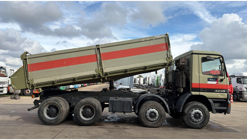 Locação financeira de Mercedes-Benz Actros 3235 (EPS / LAMES / GRAND PONT / STEEL SUSP. / 3 PEDALES / MP1) Mercedes-Benz Actros 3235 (EPS / LAMES / GRAND PONT / STEEL SUSP. / 3 PEDALES / MP1): foto 6 Locação financeira de Mercedes-Benz Actros 3235 (EPS / LAMES / GRAND PONT / STEEL SUSP. / 3 PEDALES / MP1) Mercedes-Benz Actros 3235 (EPS / LAMES / GRAND PONT / STEEL SUSP. / 3 PEDALES / MP1): foto 6