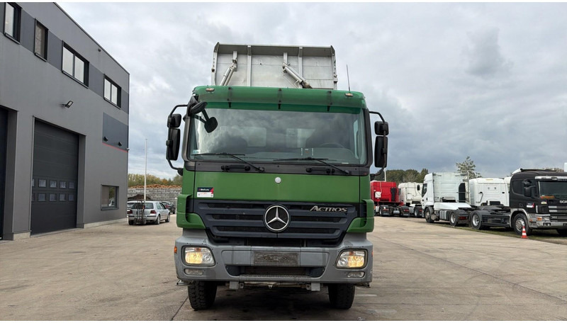 Mercedes-Benz Actros 3246 (EPS / LAMES / GRAND PONT / V6 / MP2 / 3 PEDALES) - Camião basculante: foto 2 Mercedes-Benz Actros 3246 (EPS / LAMES / GRAND PONT / V6 / MP2 / 3 PEDALES) - Camião basculante: foto 2