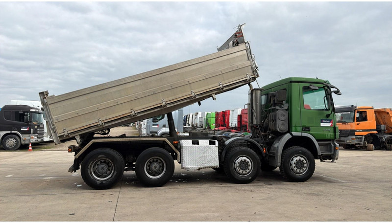 Mercedes-Benz Actros 3246 (EPS / LAMES / GRAND PONT / V6 / MP2 / 3 PEDALES) - Camião basculante: foto 3 Mercedes-Benz Actros 3246 (EPS / LAMES / GRAND PONT / V6 / MP2 / 3 PEDALES) - Camião basculante: foto 3