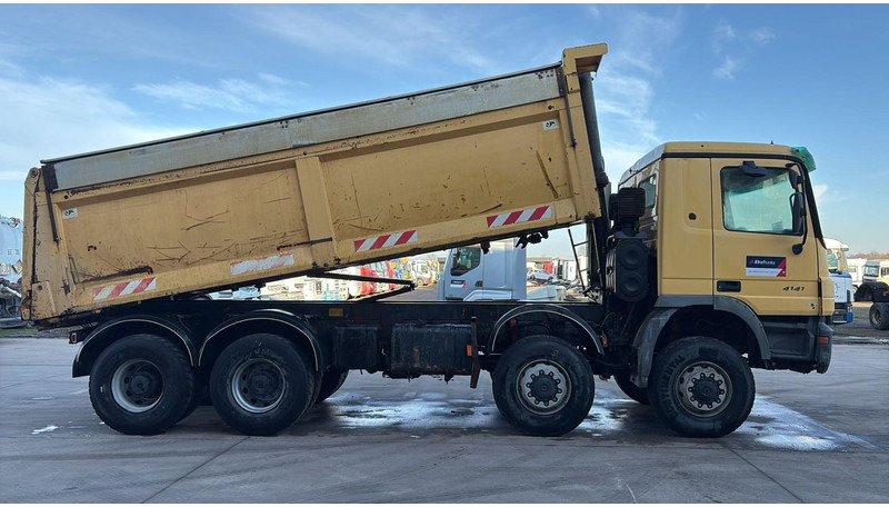 Mercedes-Benz Actros 4141 (8X8 / BOITE MANUELLE / MANUAL GEARBOX / STEEL / LAMES / MP2 / V6) - Camião basculante: foto 3 Mercedes-Benz Actros 4141 (8X8 / BOITE MANUELLE / MANUAL GEARBOX / STEEL / LAMES / MP2 / V6) - Camião basculante: foto 3